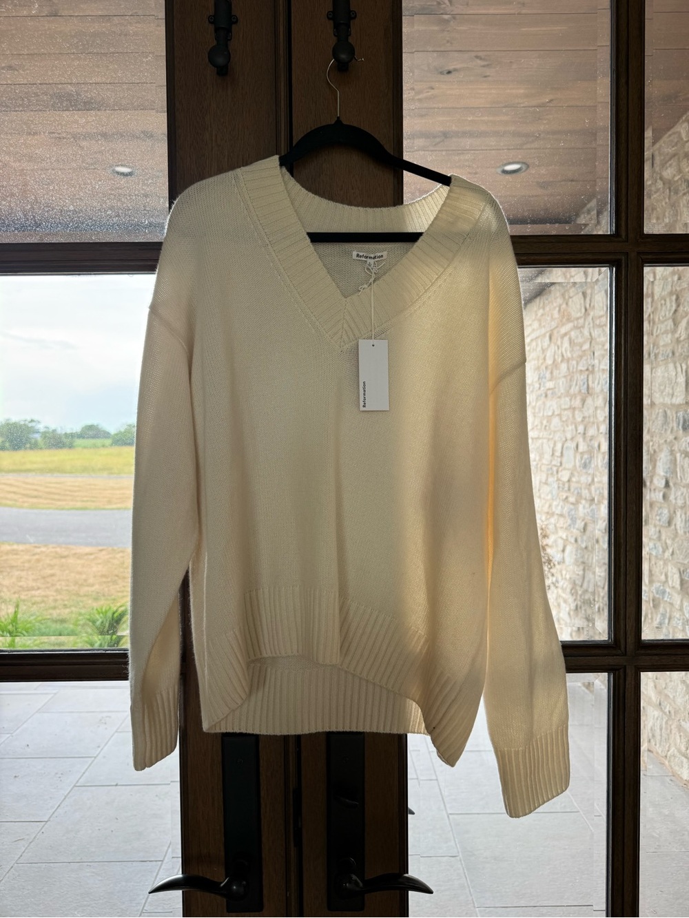 NWT REFORMATION NEVER WORN Cream V-Neck Women's Sweater - Classic Pullover